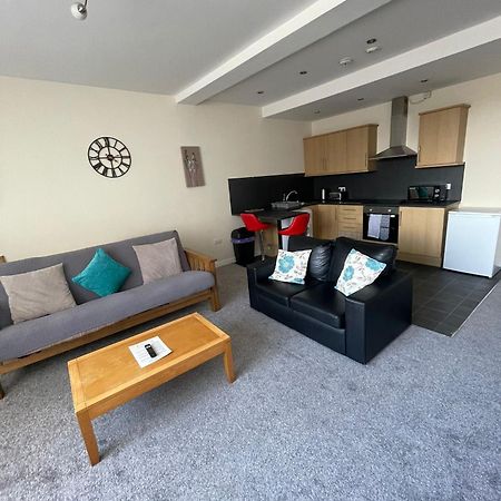 2 Large Bedroom Apartment- Wifi & Parking 플리트우드 외부 사진