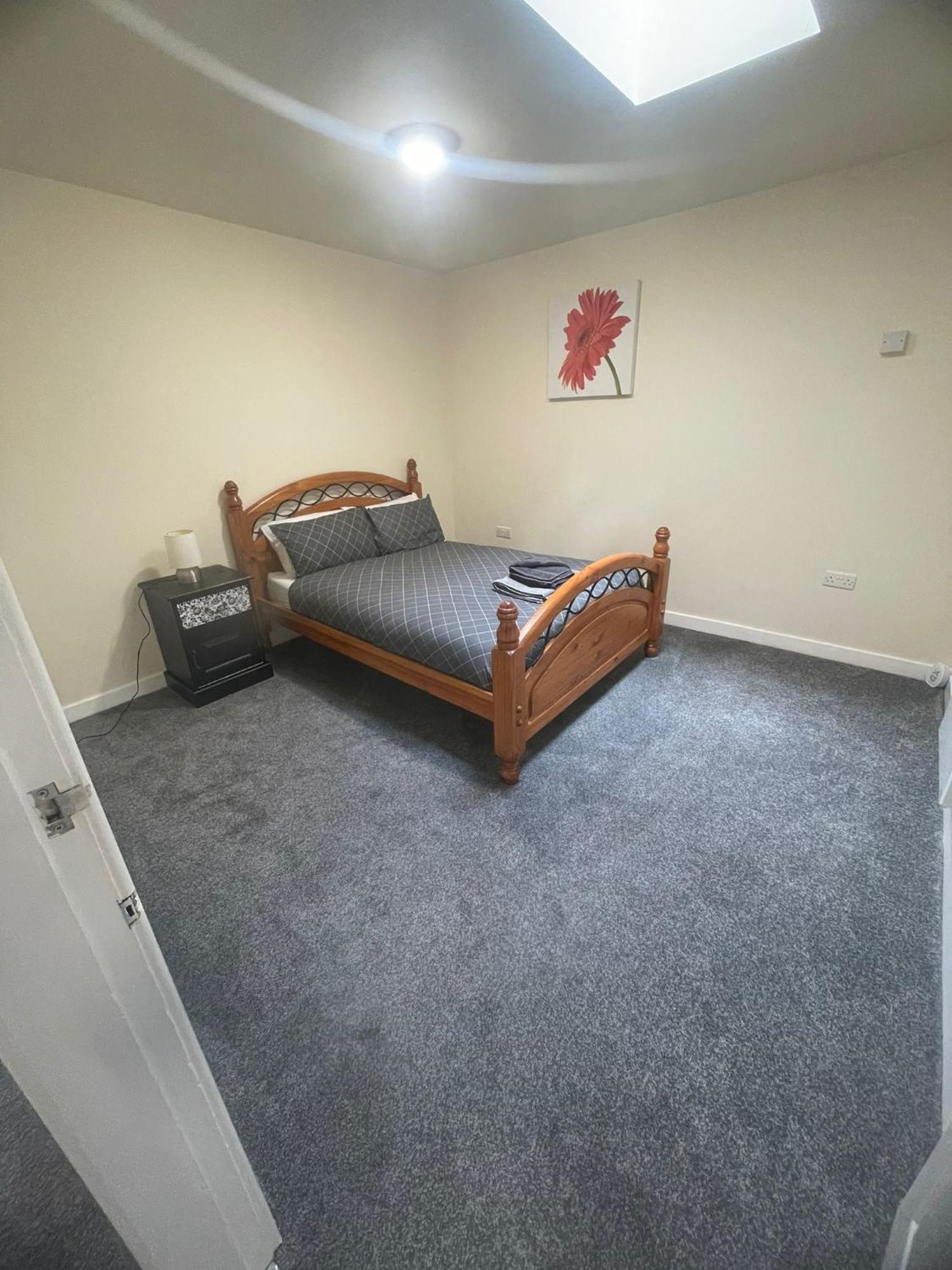 2 Large Bedroom Apartment- Wifi & Parking 플리트우드 외부 사진